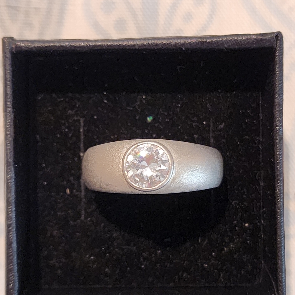 Ring - Picture 2 of 4
